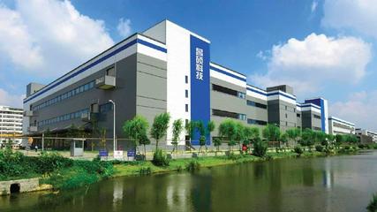 上?？氨雀皇靠档某?jí)工廠:10萬打工青年造出全球1/2的蘋果手機(jī)