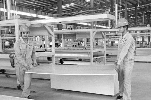 集體過(guò)生日 開(kāi)展 民族團(tuán)結(jié)一家親 活動(dòng) 住上新宿舍 和田少數(shù)民族員工實(shí)現(xiàn)轉(zhuǎn)移就業(yè) 開(kāi)啟新生活